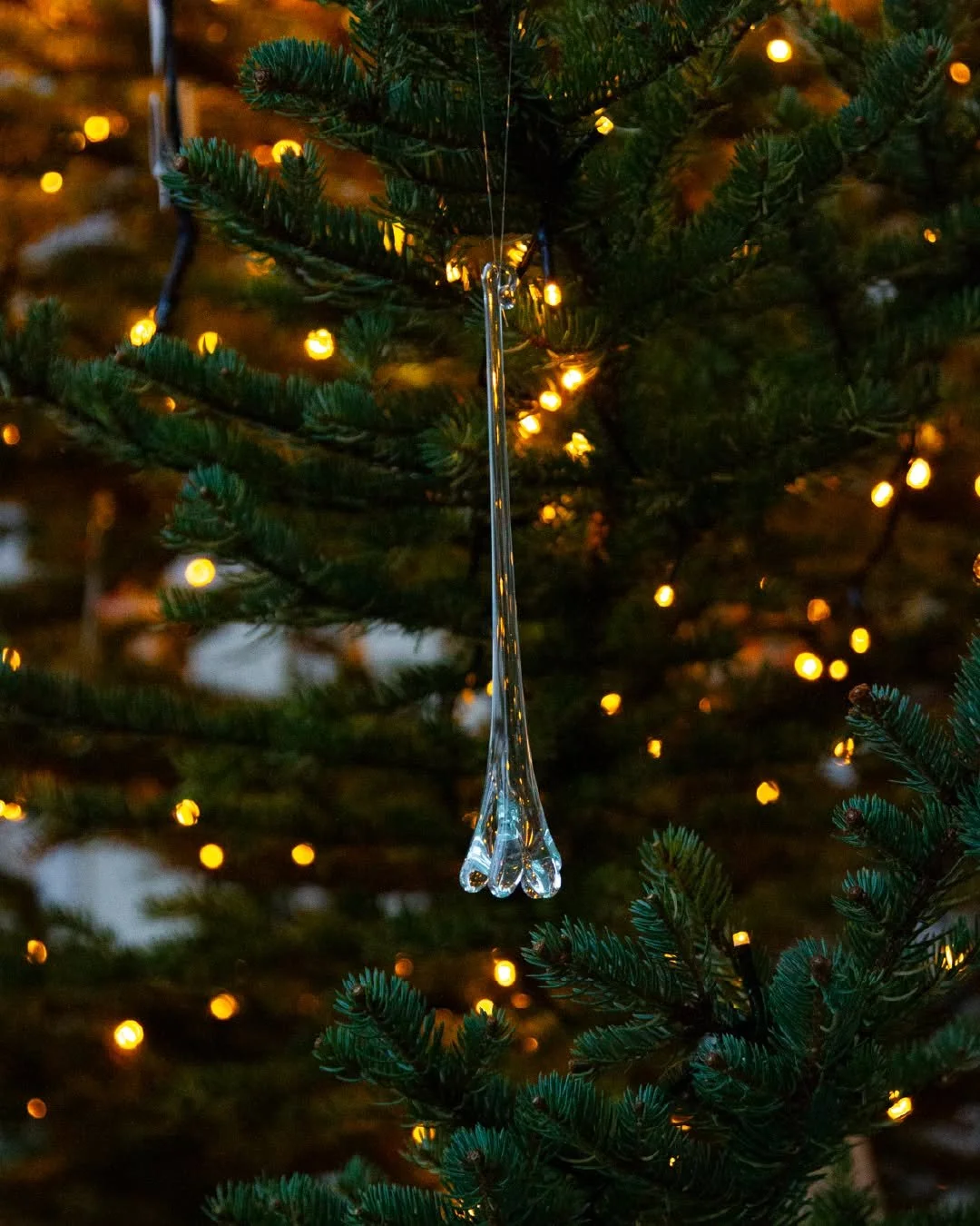 Gr&yacute;lukerti f&aacute;st &aacute; J&oacute;las&yacute;ningu &Aacute;smundarsalar. 
Tilvalin &iacute; j&oacute;lapakkann, e&eth;a beint &aacute; j&oacute;latr&eacute;&eth;.

Ver&eth;: 3.900.- 
4 &iacute; pakka &aacute; 12.000.-

Opi&eth; &iacute;