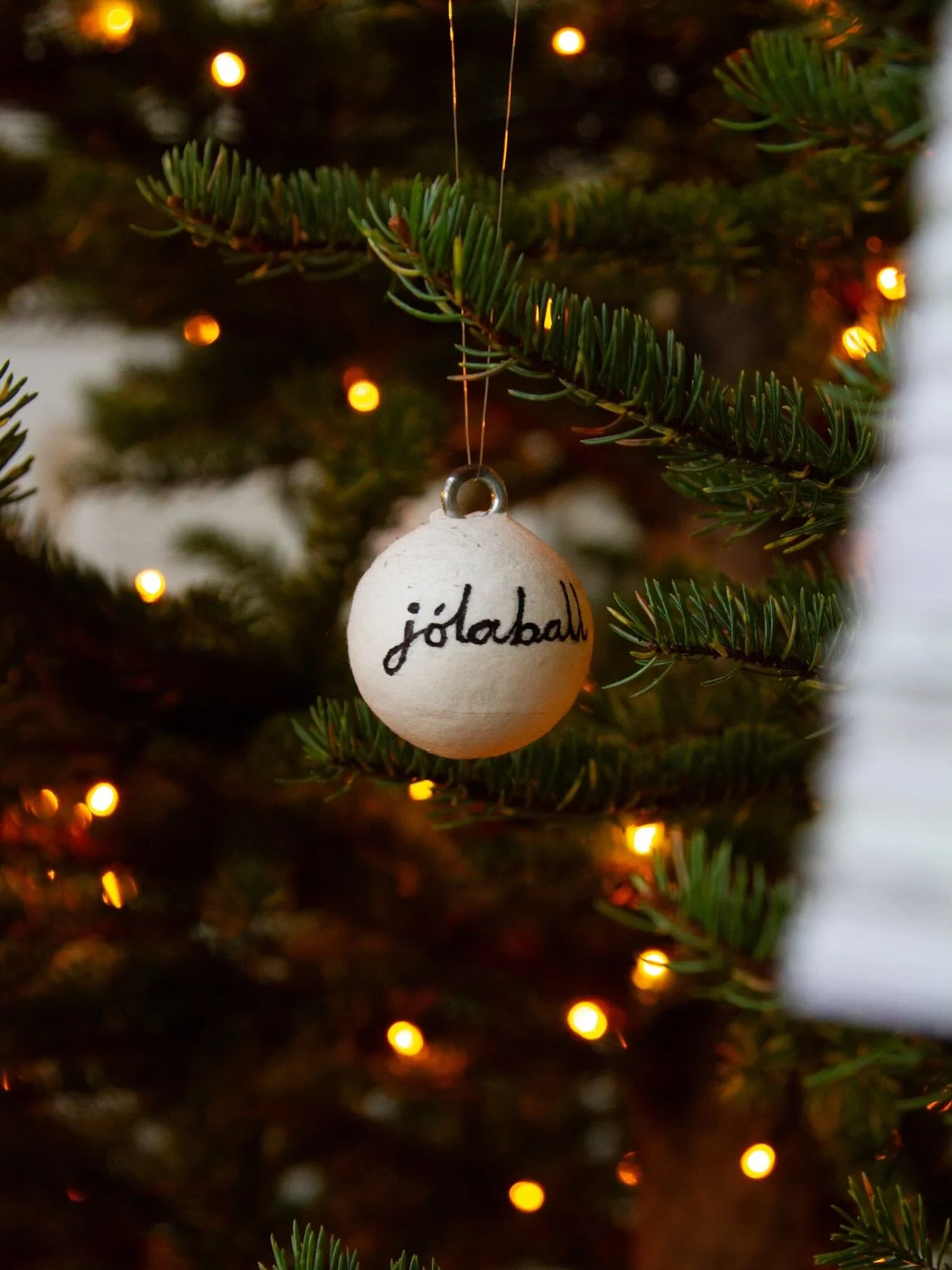 Gle&eth;ilega &THORN;orl&aacute;ksmessu k&aelig;ru listunnendur. &Iacute; dag er s&iacute;&eth;asti s&yacute;ningardagur og &thorn;&aacute; er vi&eth; h&aelig;fi a&eth; bj&oacute;&eth;a konfekt og kampav&iacute;n &iacute; tilefni j&oacute;lah&aacute;