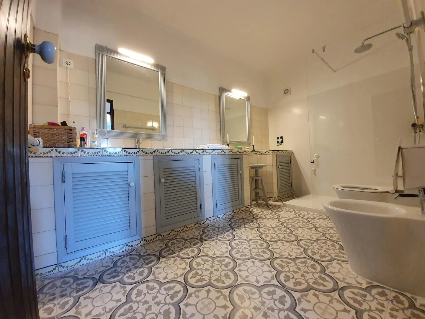 bathroom1-1st.jpg