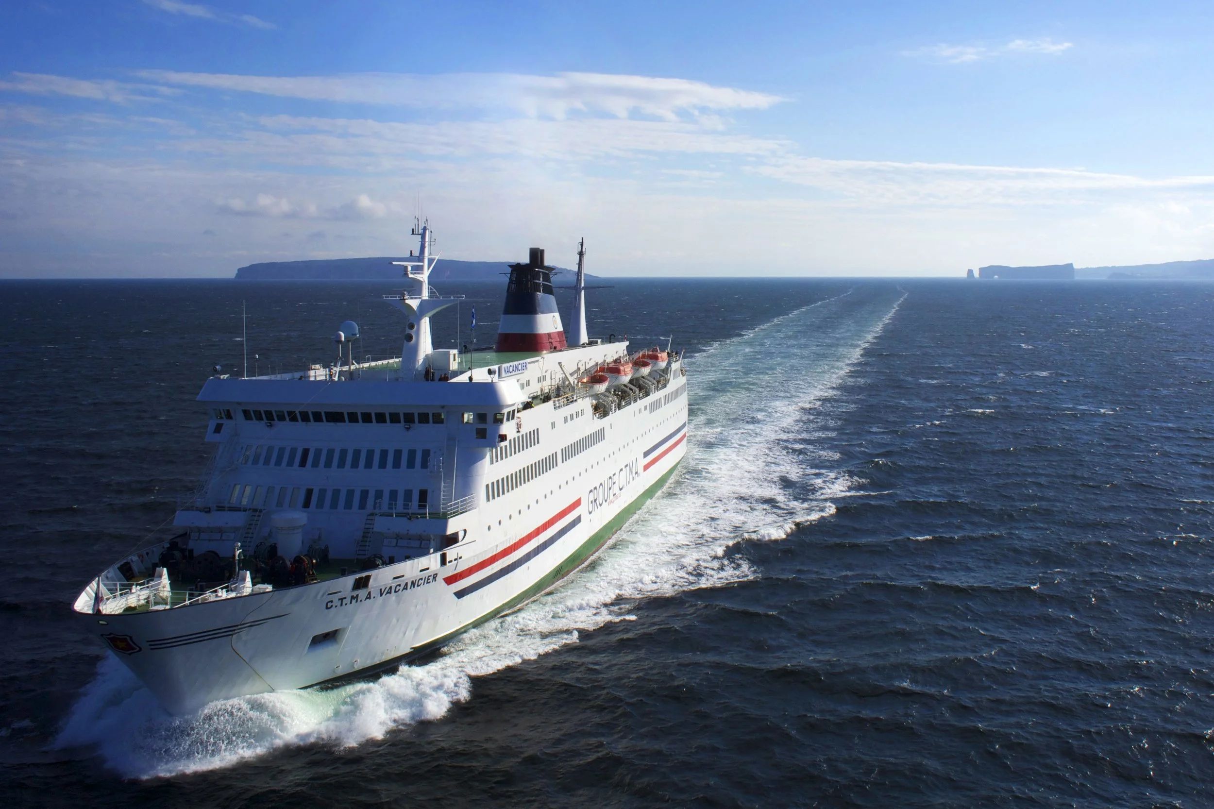 Navire Rocher Percé.jpg
