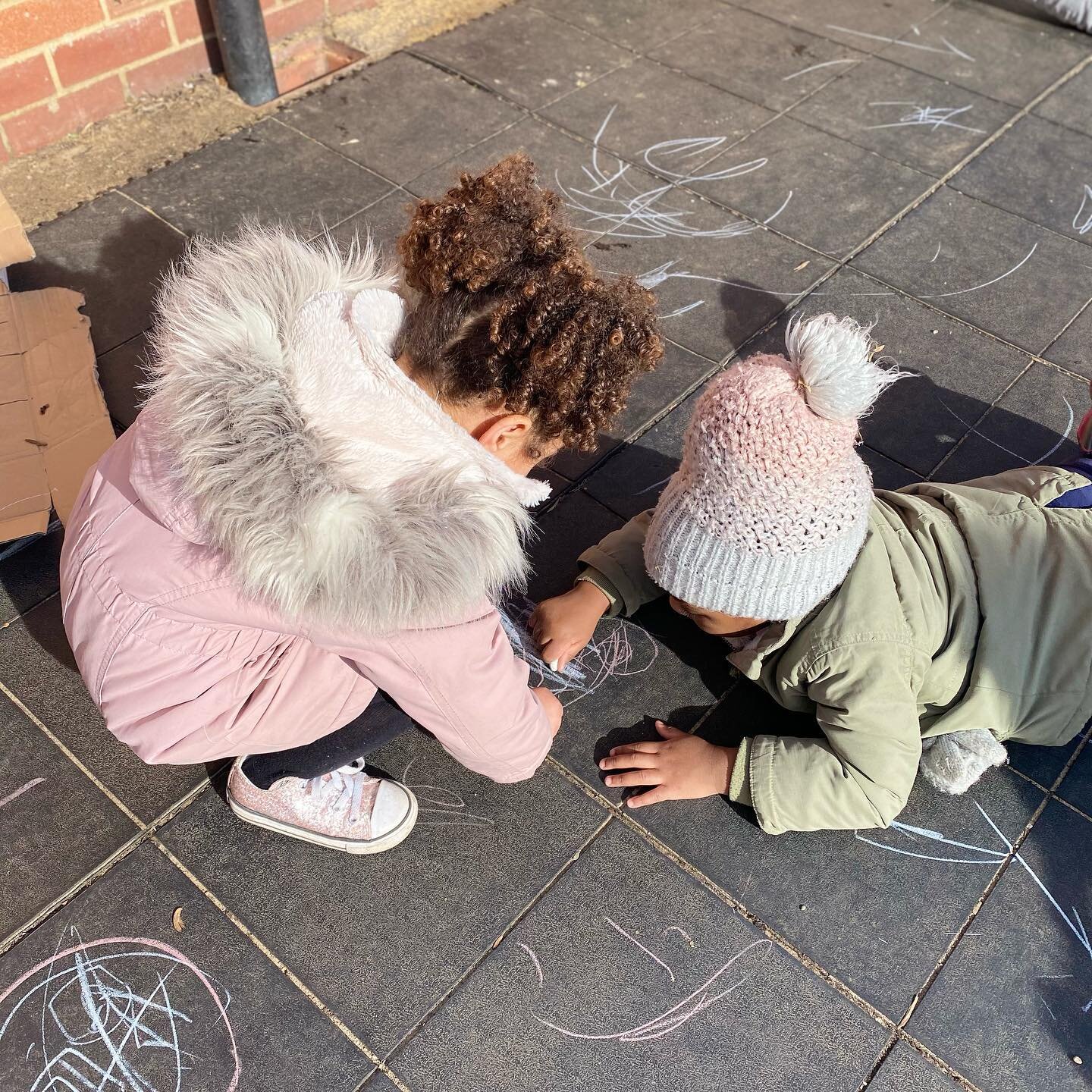 Spring has sprung and these leapfrogs are busy practising their writing skills outside in the garden! ☀️ 

#leapfrogdaynursery #babyroom #softplay #nursery #croydon #daycare #preschool #babies #toddlers #croydonmums #workingmums #earlyyears #eastcroy