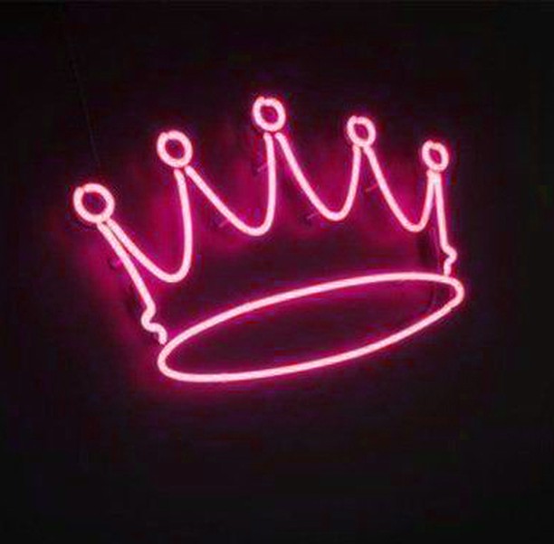 &quot;Real queens fix each other's crowns.&quot; 💕👑💕 Where ma QUEENS at?! 💕👑💕 We are all about those girl power, babes supporting babes vibes, and we love partying with you babes living in your queendom! Learn more about our private parties on 