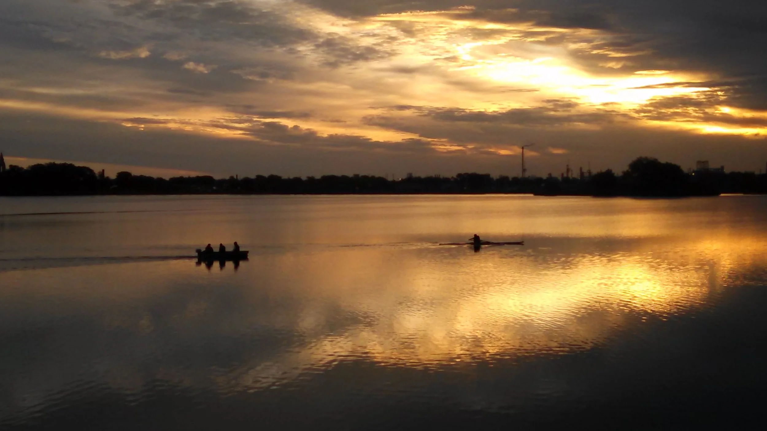 Rower on Wolf Lake.jpg