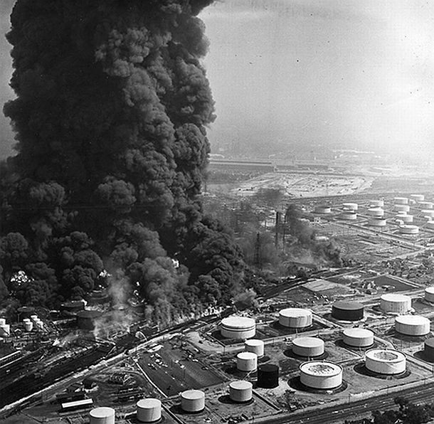 1955 Refinery Fire - WRHS.jpg
