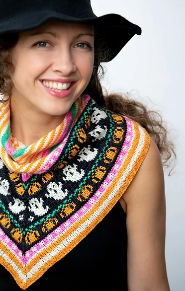 colorful cowl with ghosts and pumpkins