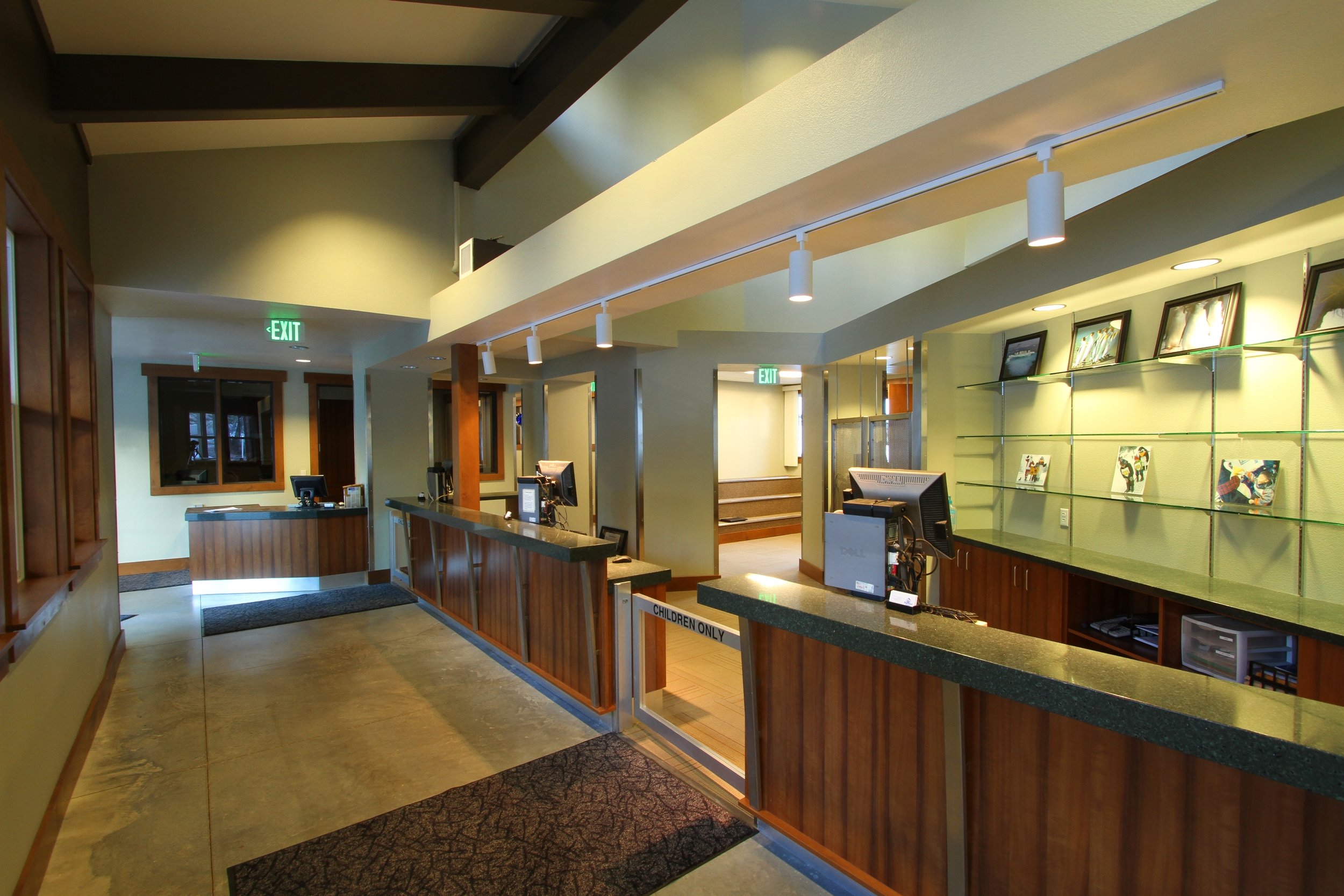 Diamond Peak Interior 106.jpg