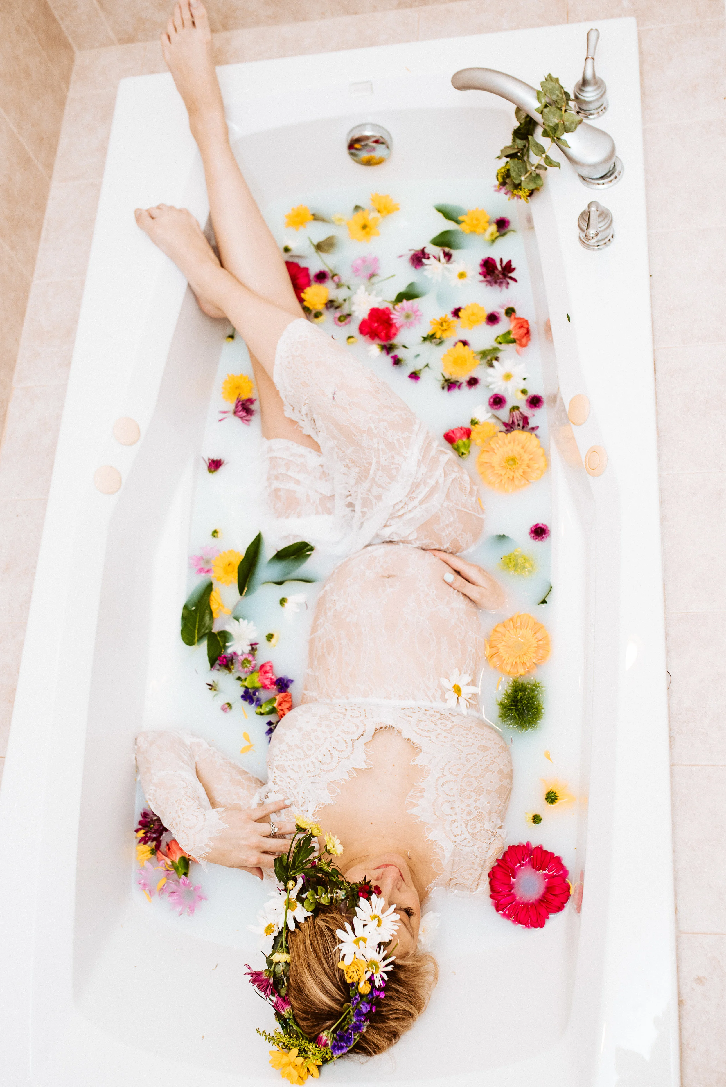 maternity session in bath tub pittsburgh