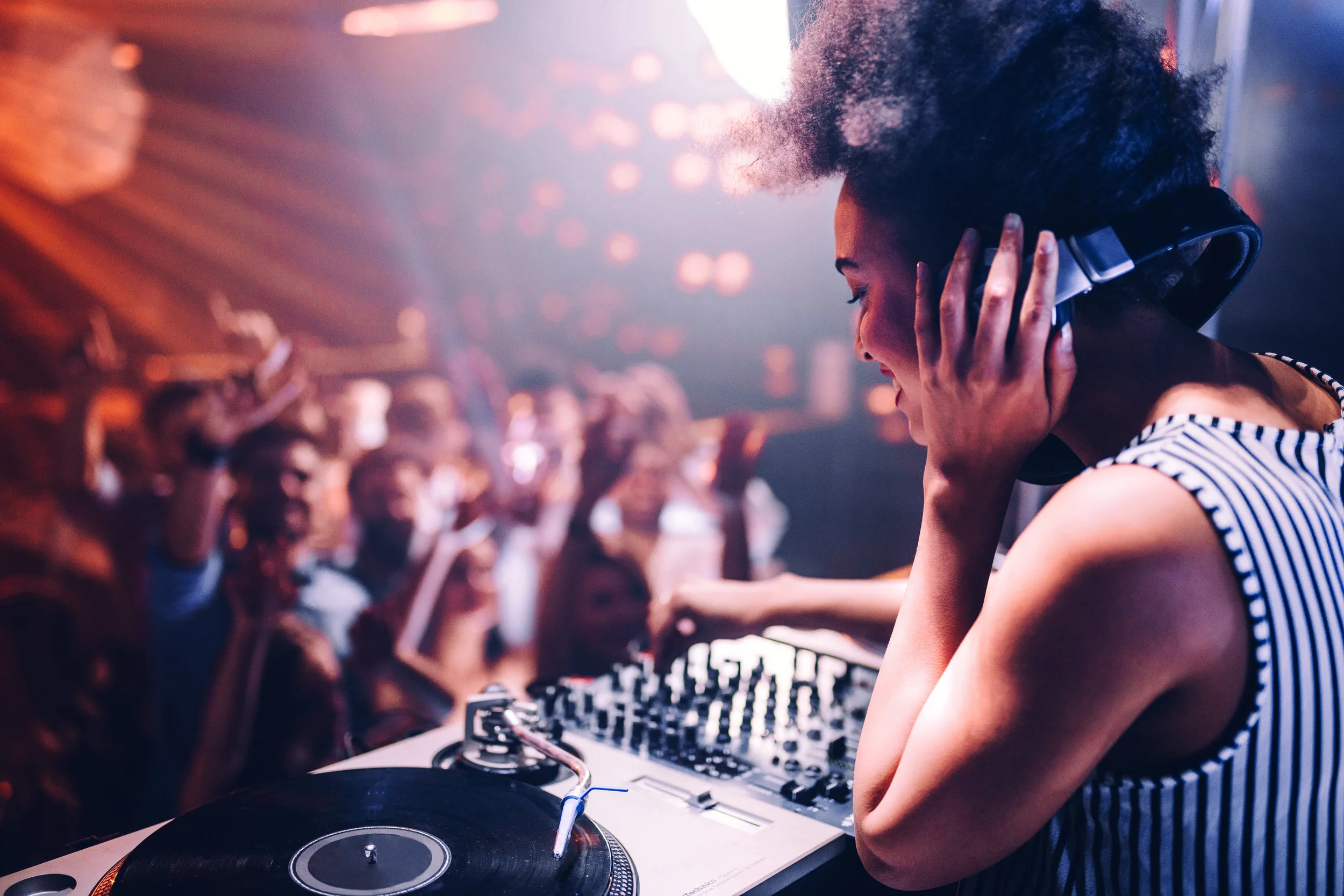 What Should You Look For When Hiring A DJ?