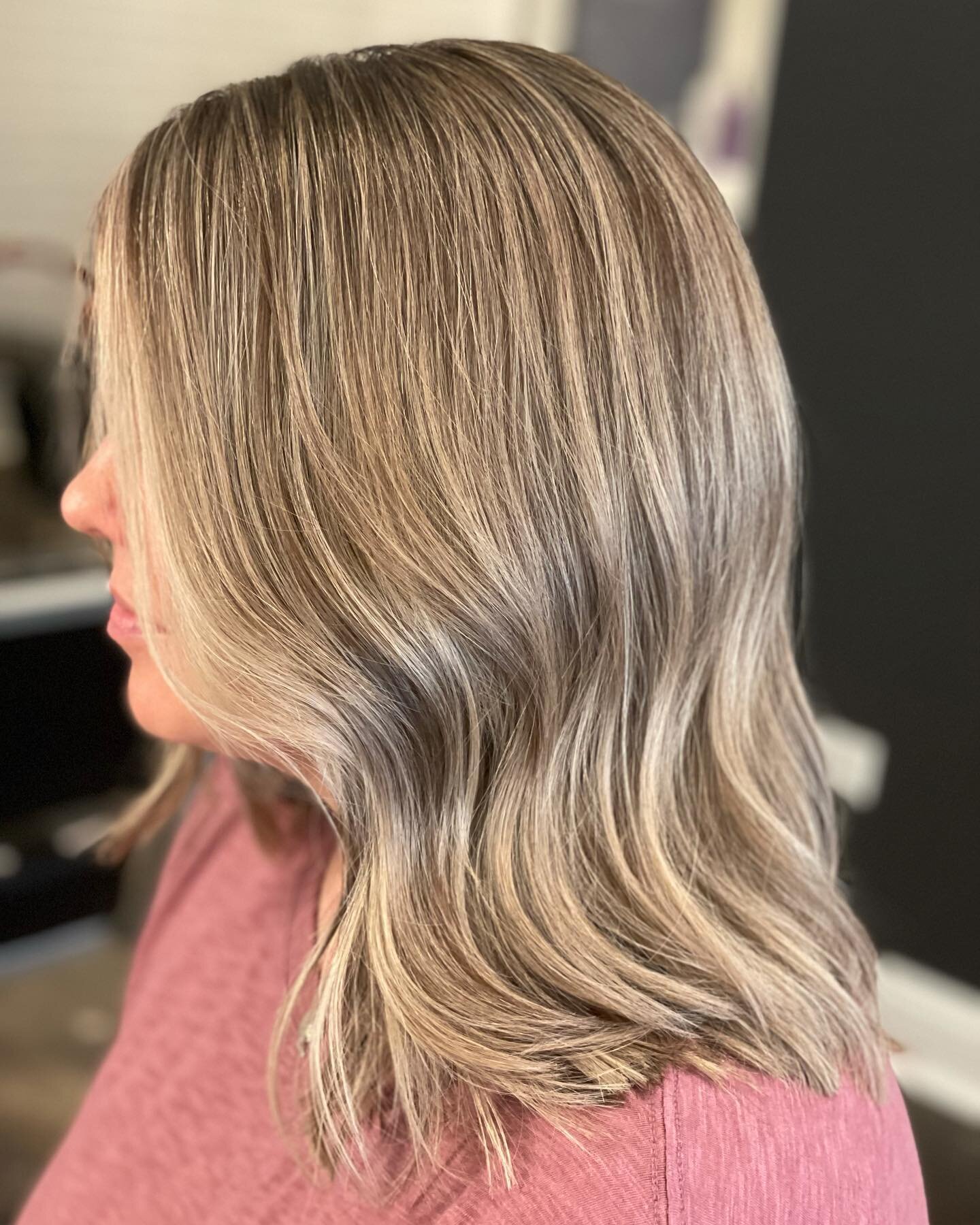 So melty 😍

#chicagohairstylist #blondehair #ashblonde