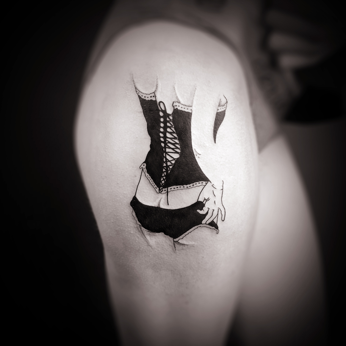 corset_thigh.jpg