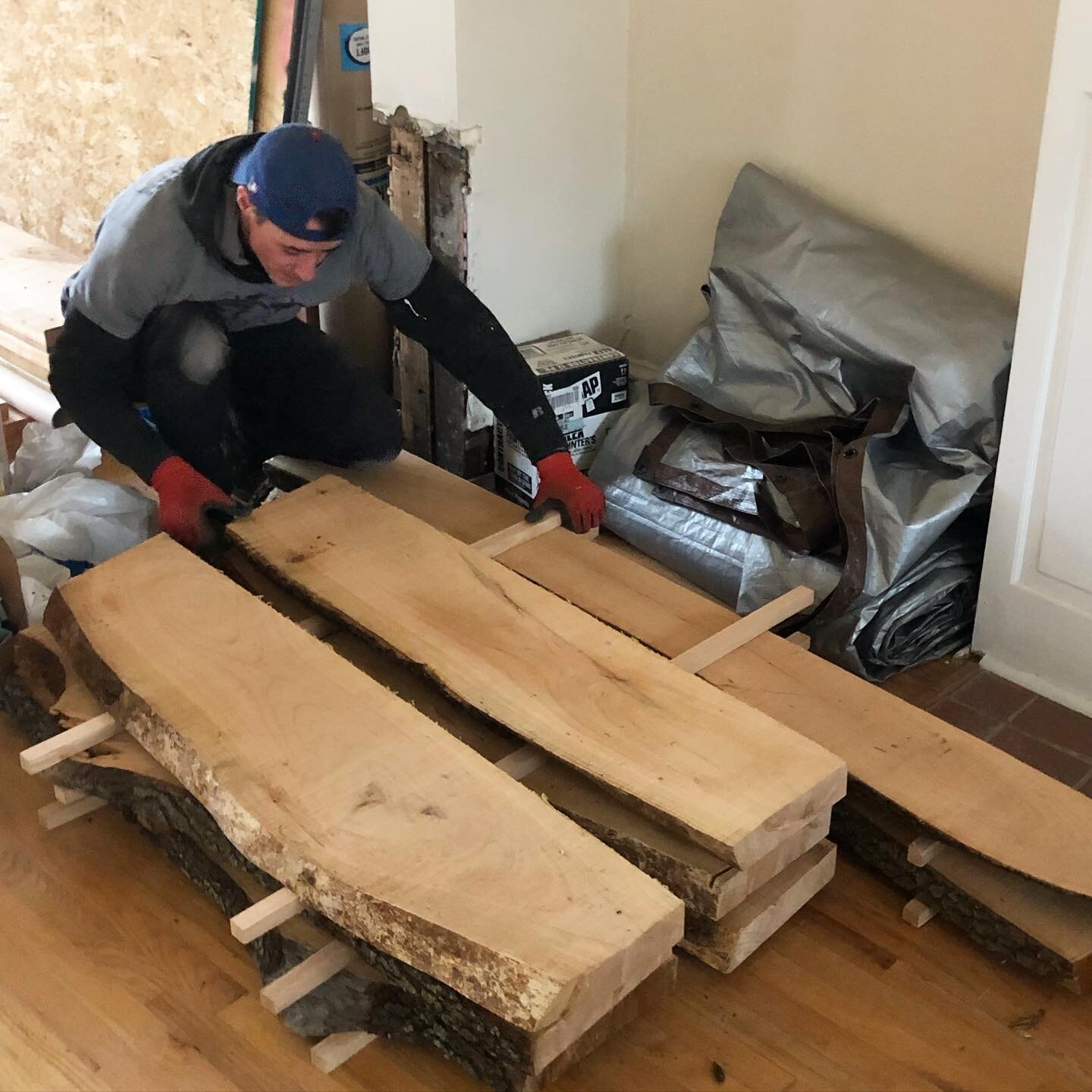 I love live edge wood, it brings such character and uniqueness to a home. 🥰.

I found a guy off of Facebook market place who had a cherry log he was willing to cut up for us to sprinkle live edge throughout the Waldron project. 

My dad let me know 