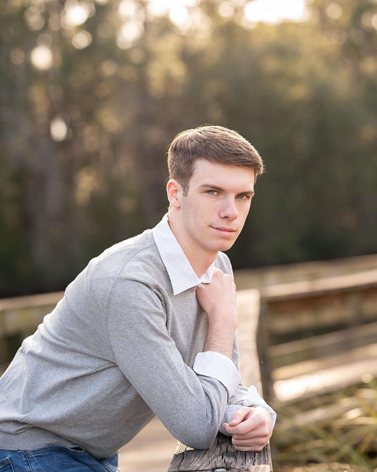I&rsquo;m not gonna lie&hellip;I LOVE photographing senior guys even though most of the time my senior guys hate the idea of doing their photos and are just doing it for Mom. As a boy mom I can appreciate that they&rsquo;re doing it for her! 

I enjo