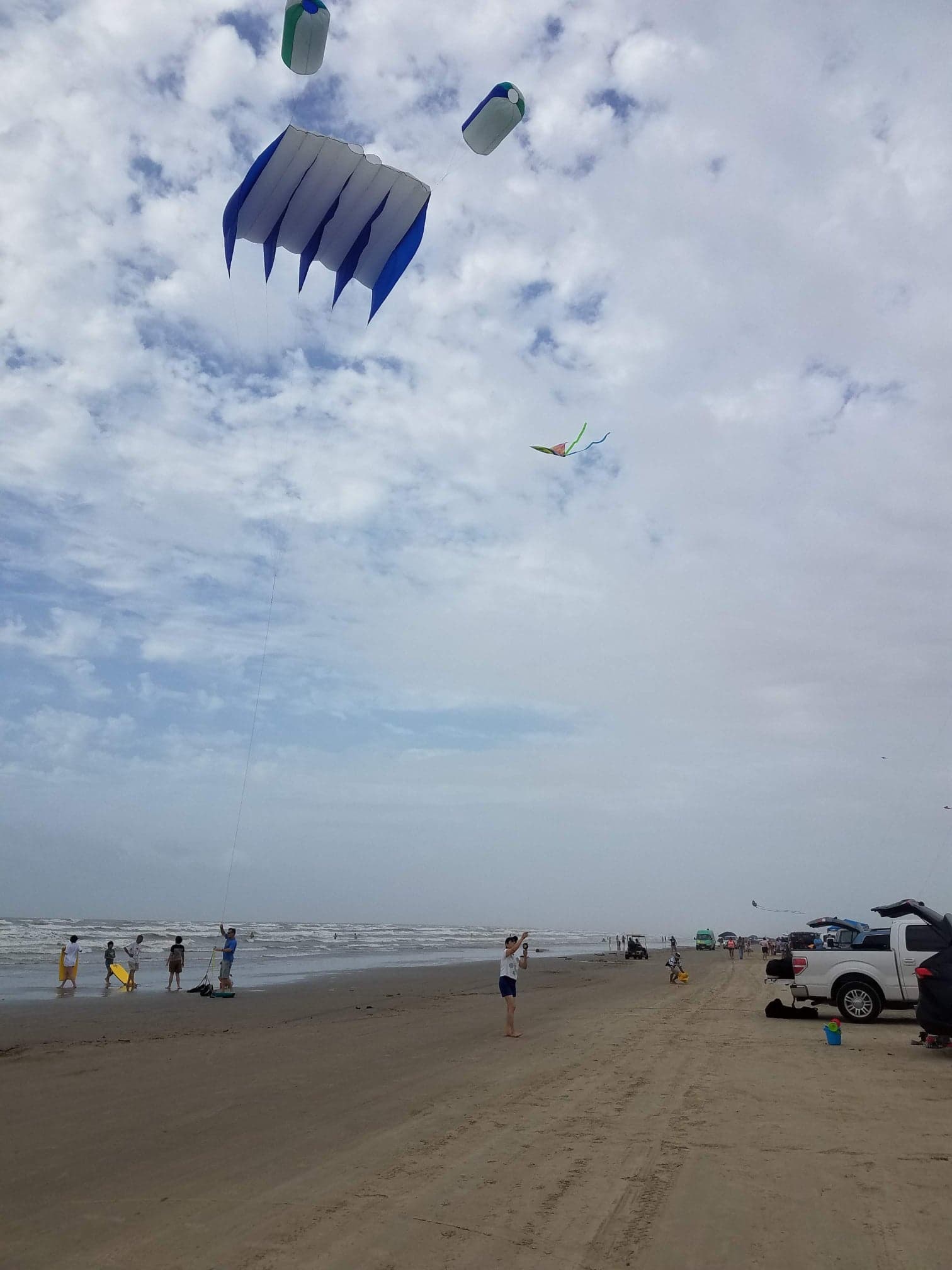 2KitesBeach.jpg