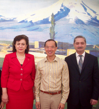 hranoush-hakobyan-george-yeo-ambassador-sargsyan.png