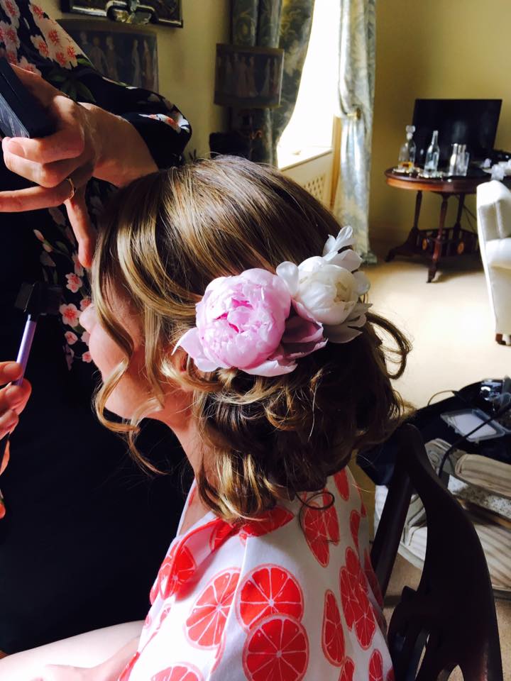 waves-flowers-bride-getting-ready.jpg
