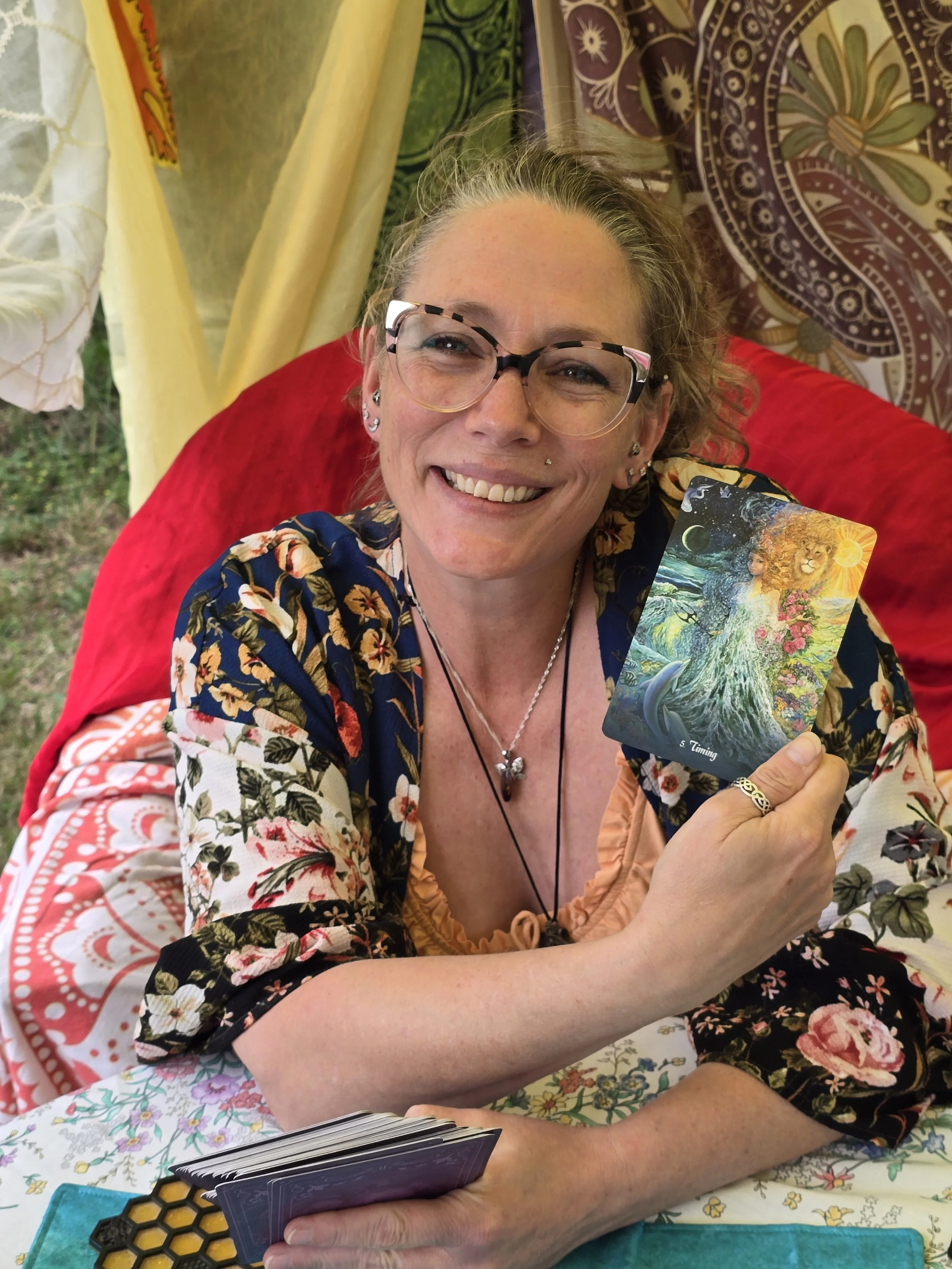 Goddess Cocoon Guest Reader | Honey Bee Enchantments with Missie Pace
