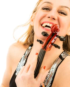 Lisa Rollin to perform at Barnes Charity Fashion Show!