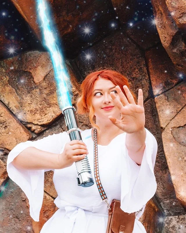 So excited to announce my 24K giveaway!!! ✨💗 It is #starwars themed since today is the official opening of #galaxysedge ✨😍 Rules on how to enter below! Ill also have the details on my Princess Leia #disneybound on my stories later today! ✨😍🙌🏻
.
