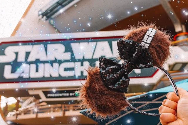 Can you believe it?? 😱🎡Galaxy&rsquo;s Edge is officially open for the next 3 weeks by reservation only! And then open to the public without a reservation on June 24th! The first group of reservations lined up at 5:30 am this morning and the line lo