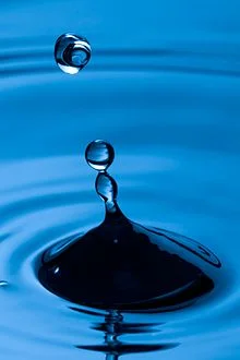 Waterdrops_(4648726722).jpg