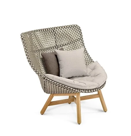 leisure-plan_dedon_mbrace_wingchair-decocushion-pepper.jpg