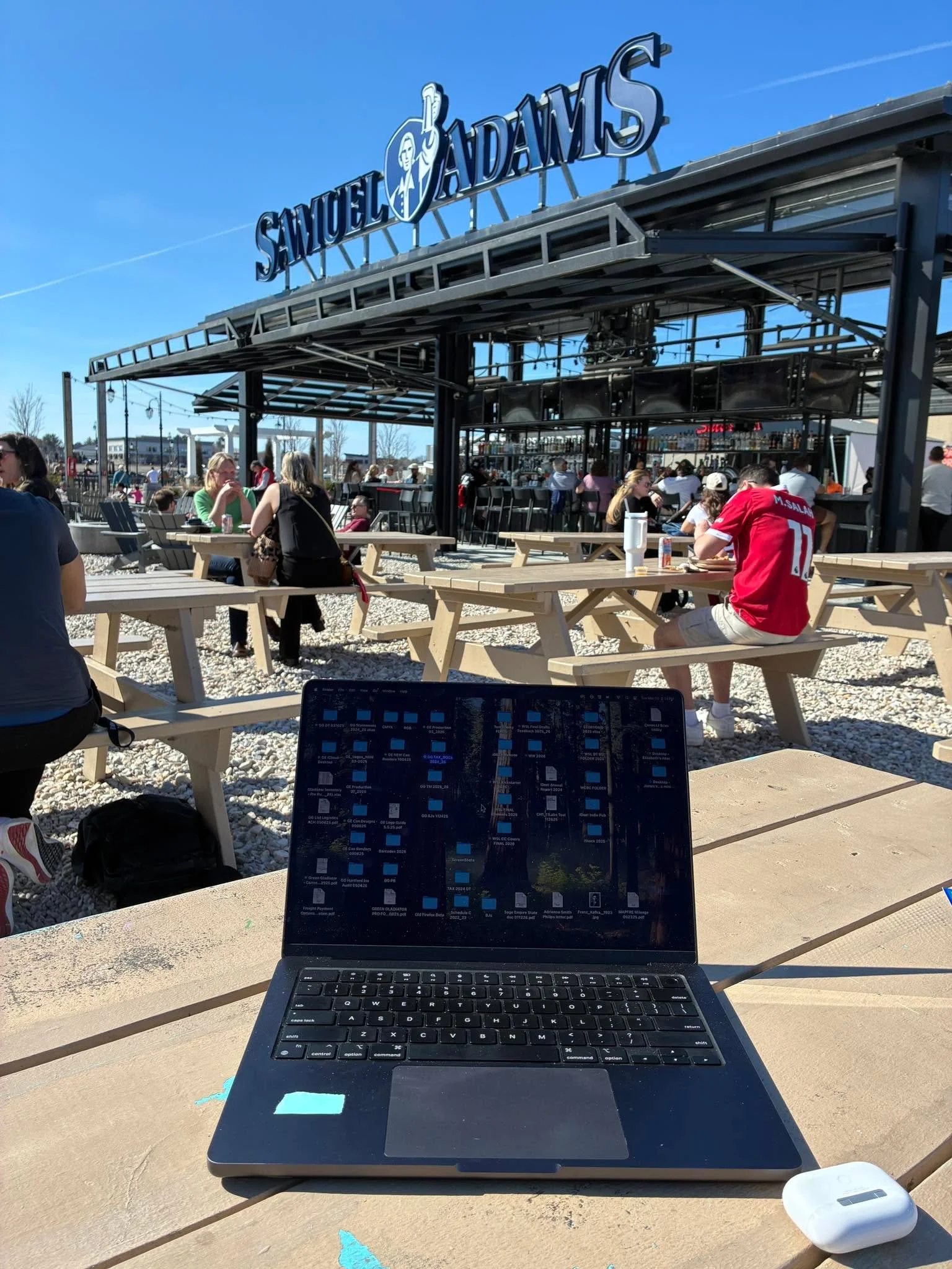 Great outdoor writing spot.