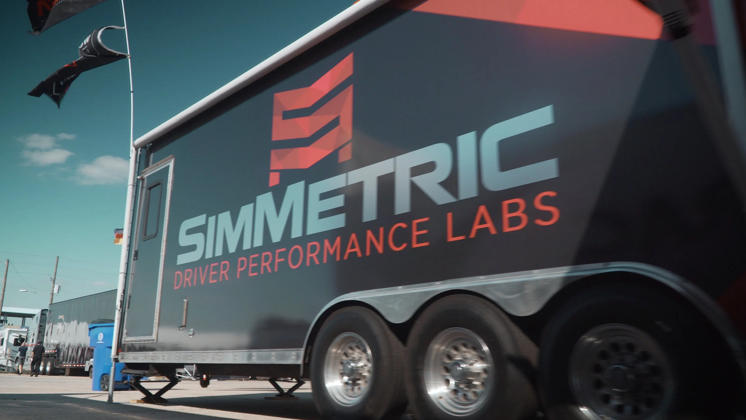 Simmetric - In Depth.00_00_03_21.Still001.jpg