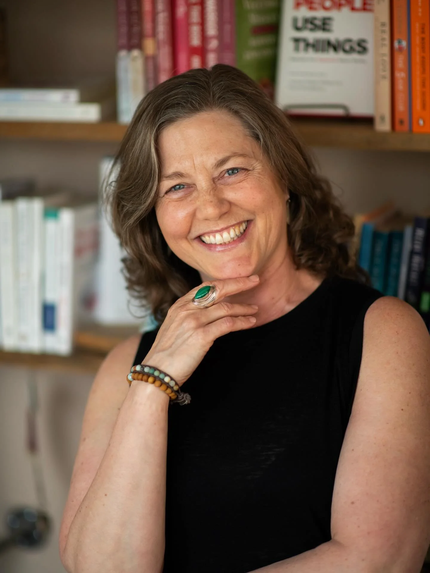 Neck, Shoulder + Upper Back Relief Workshop with Julie Law 🧘&zwj;♀️ 
This Friday, 7:00-9:00pm

Do you carry tension in your neck, shoulders, or upper back? Join Julie for a deeply restorative workshop designed to release tightness and improve mobili