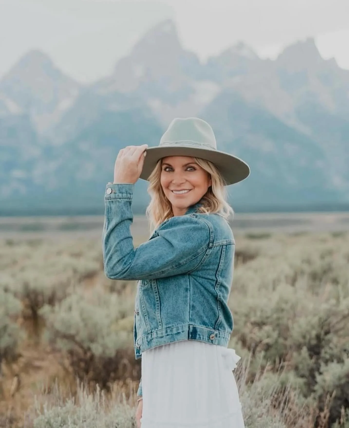 🌀 Unlock the Power of Your Mind 🌀
Hypnotherapy Workshop with Sara Sloan
Friday, October 3rd, 7:00-8:30pm

Ready to release old patterns, reduce stress and reconnect with your inner power? Join us for an inspiring evening of self-discovery, healing 