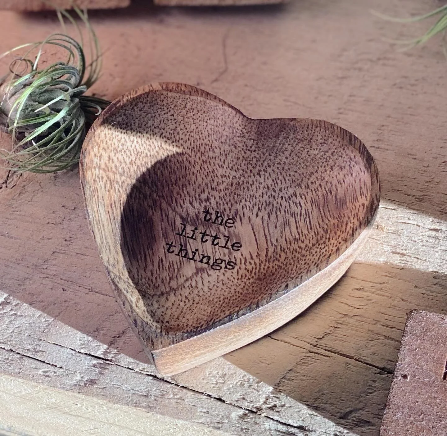 &ldquo;Enjoy the little things, for one day you may look back and realize they were the big things.&rdquo; -Robert Brault 🫶🏽
&bull;
&bull;
&bull;
&bull;
📸 @soulsrchn143 
#thelittlethings #gratitude #presence #mindfulness #inharmonyoga