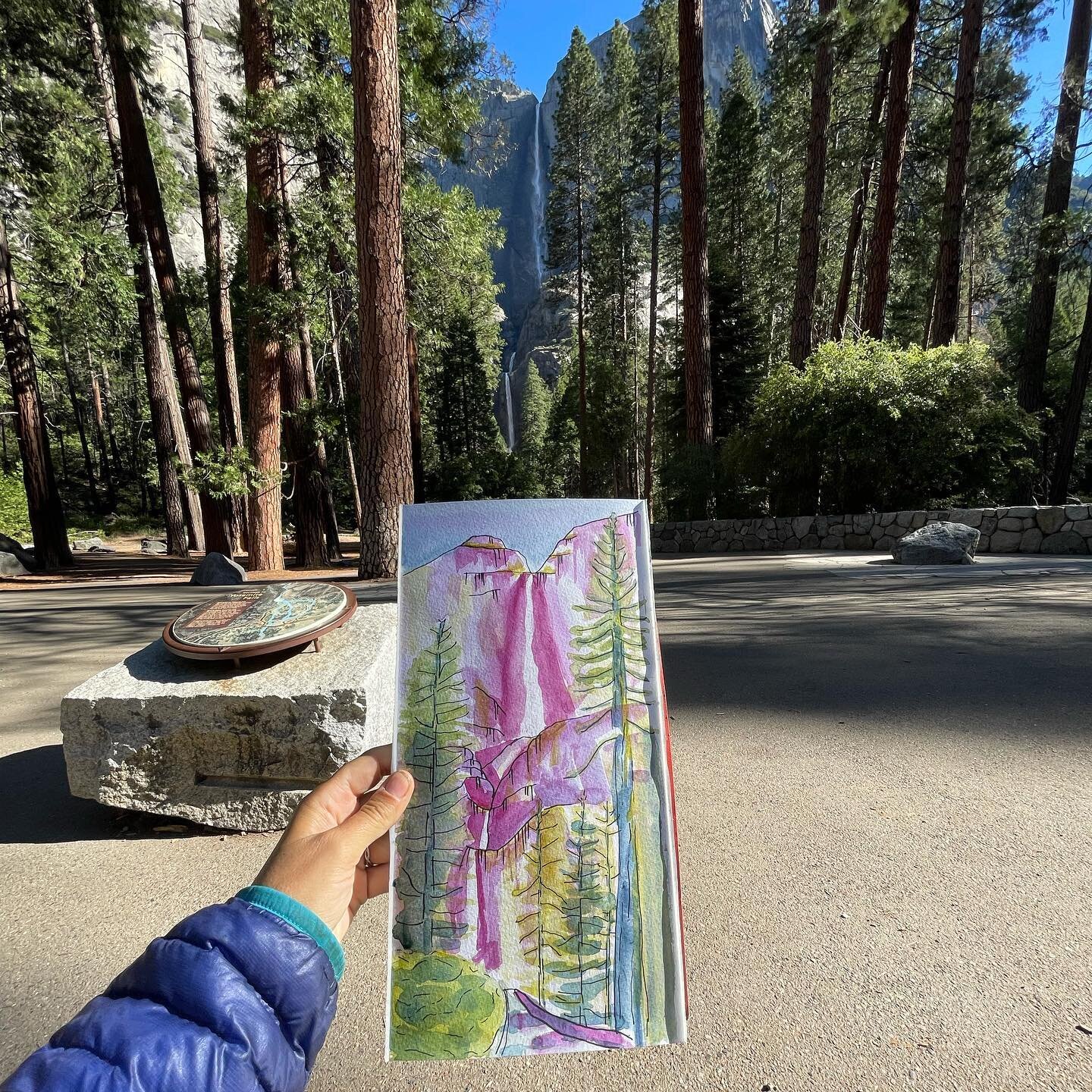 Woke up early for no reason on my last morning in #yosemitenationalpark and decided to take advantage of the early hour to do some more paintings. Pretty happy with this bright and cheery rendition of #yosemitefalls. Swipe to see the finished piece c