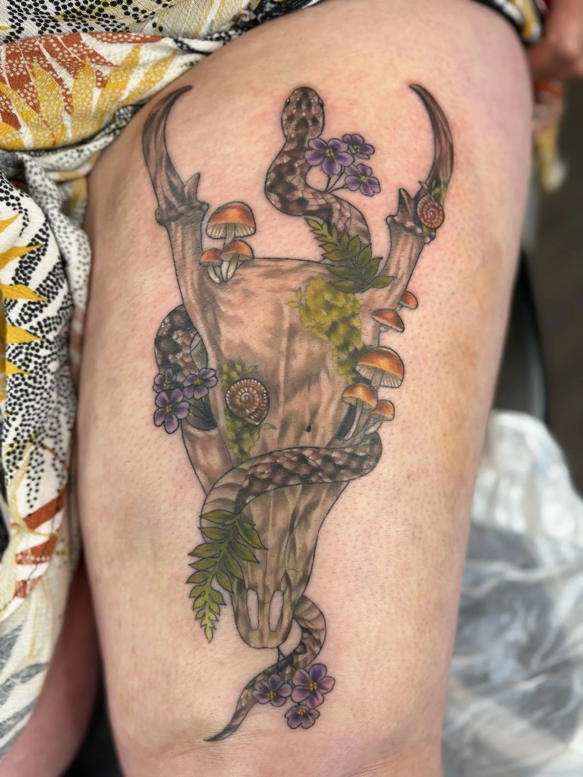 skull tattoo on thigh by Ellie danby.JPG