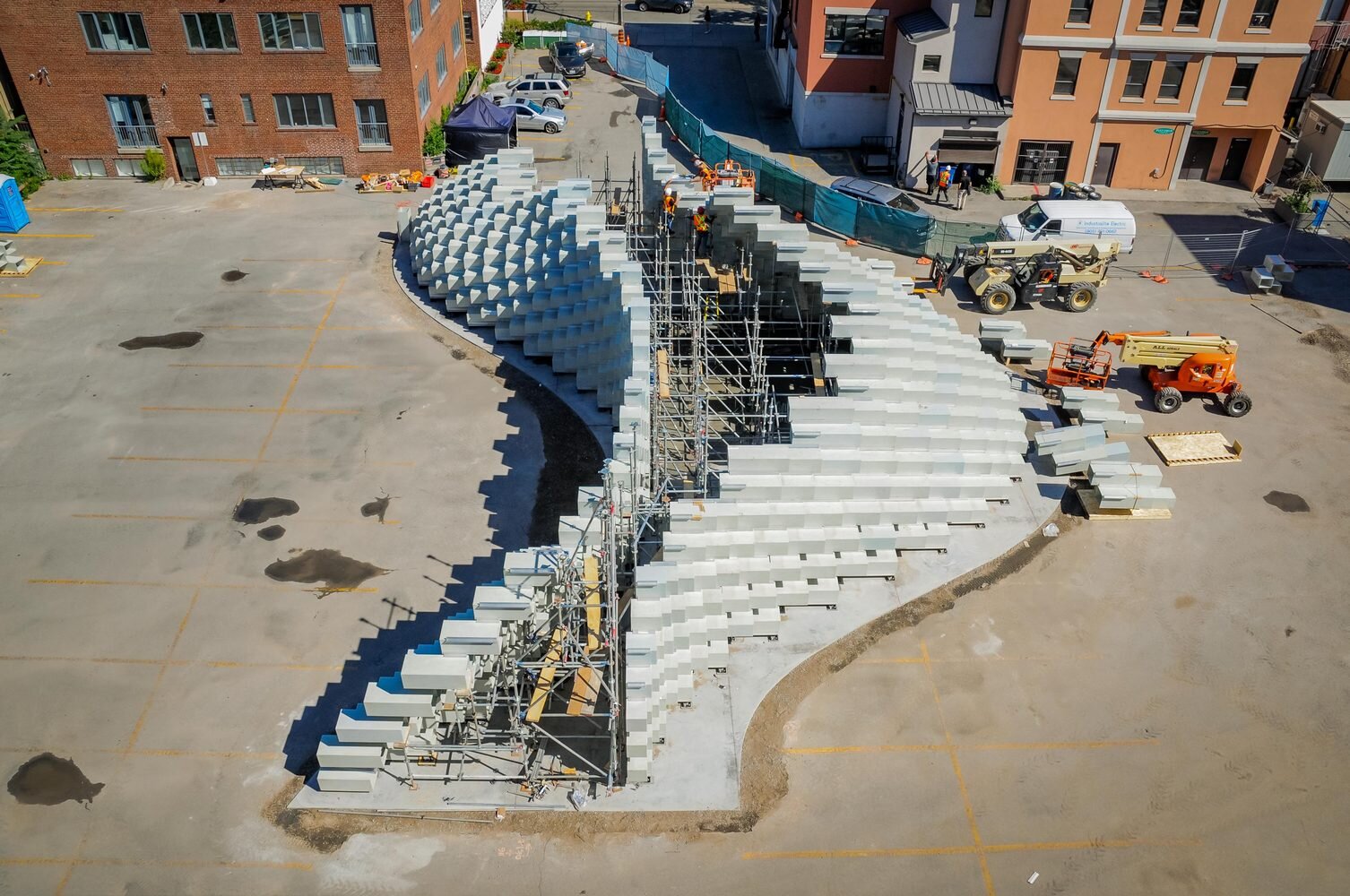 ArchDaily:&nbsp;https://www.archdaily.com/899563/bigs-relocated-serpentine-pavilion-nears-completion-in-toronto-as-landmark-tower-tops-out-in-vancouver?ad_medium=gallery