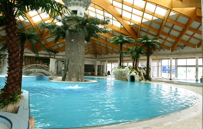 Hotel Hills pool 1.jpg