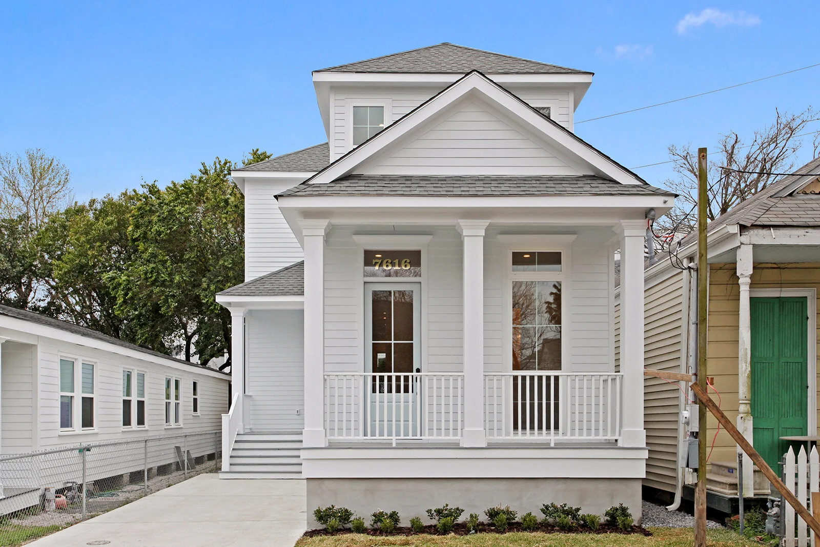 7616 Hurst
