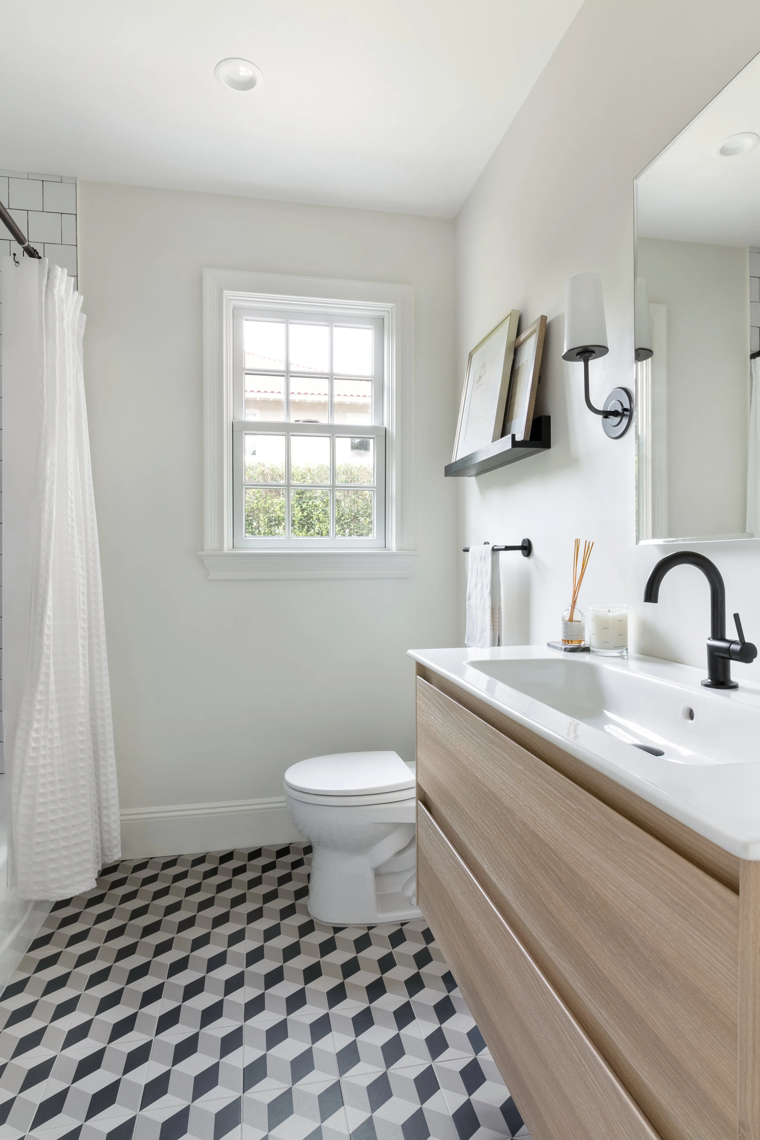 CHH 1ST FLOOR GUEST BATH.jpg