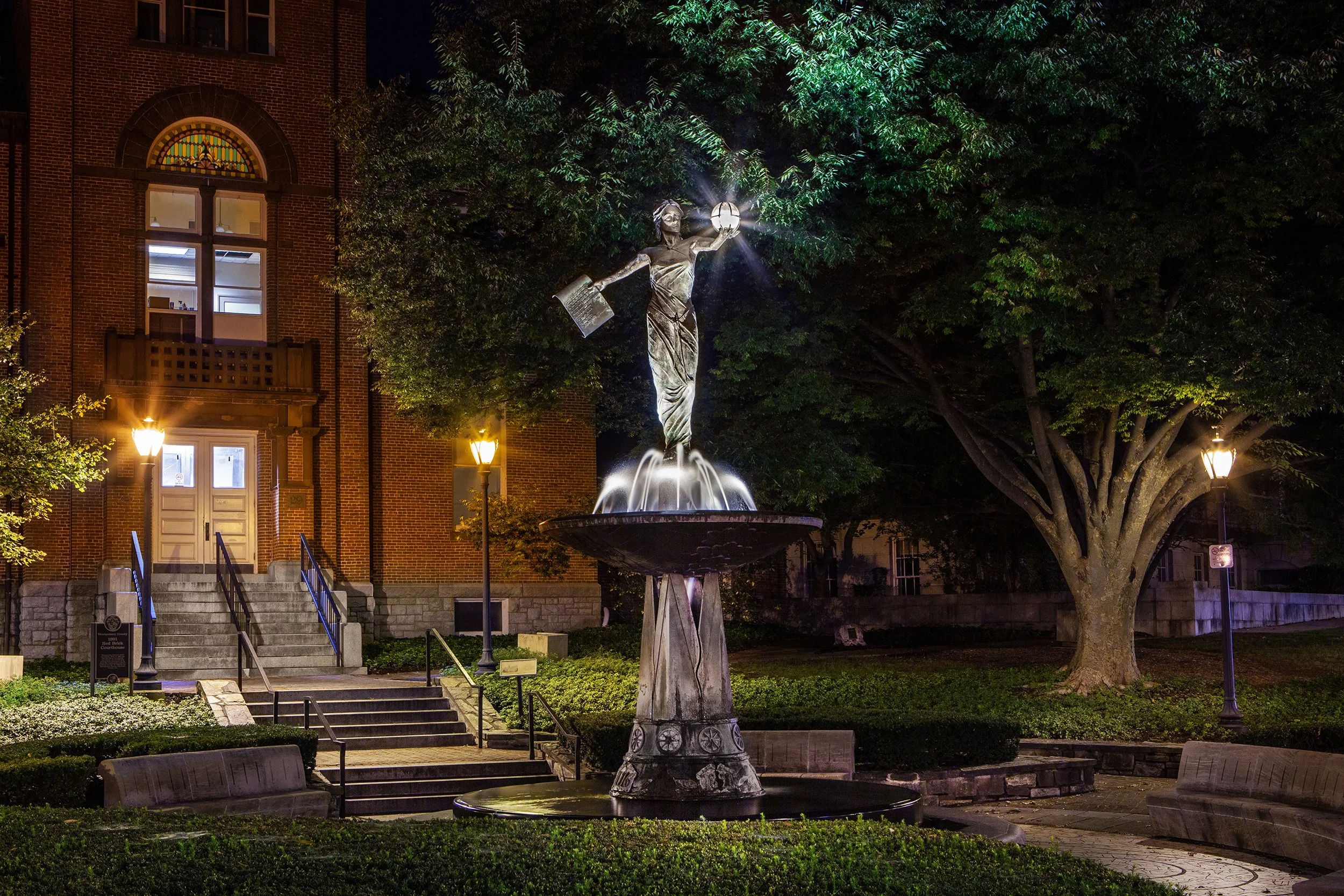 RedBrickCourtHouse_0740.2.jpg