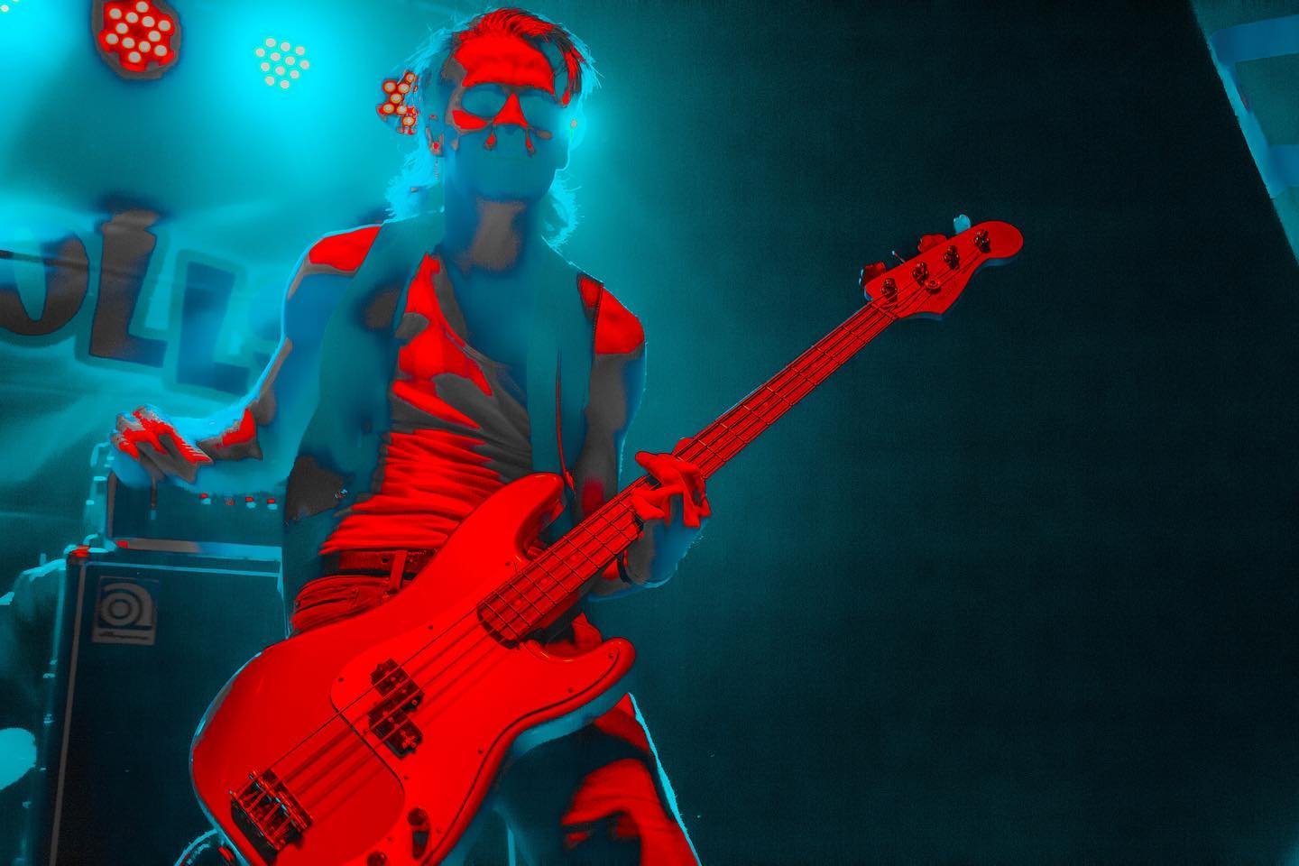 @thesideeyes //