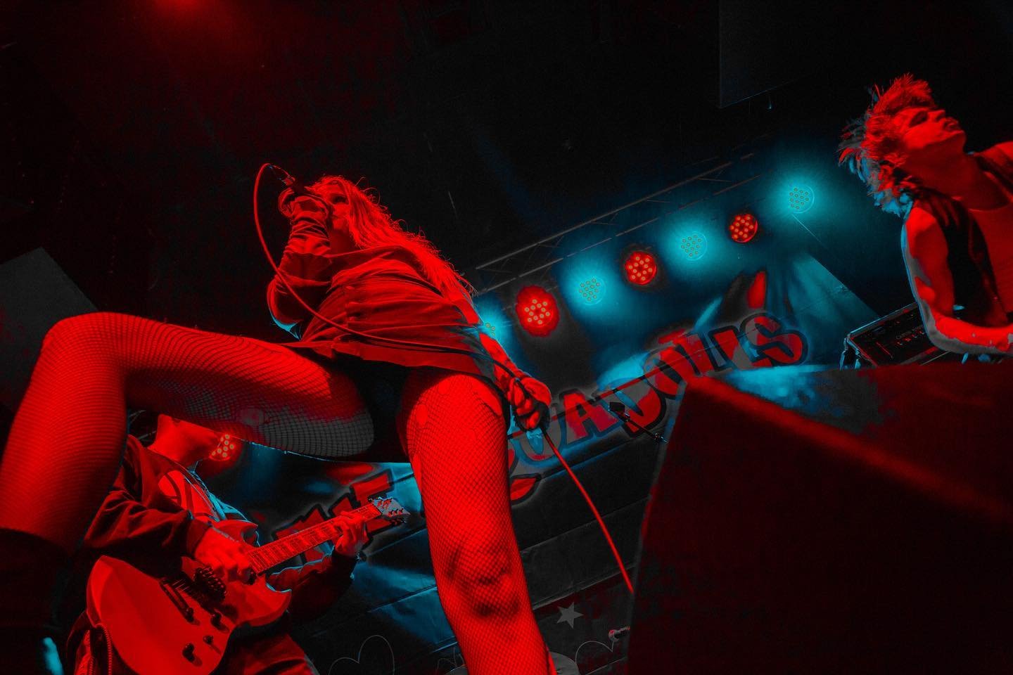 @thesideeyes //