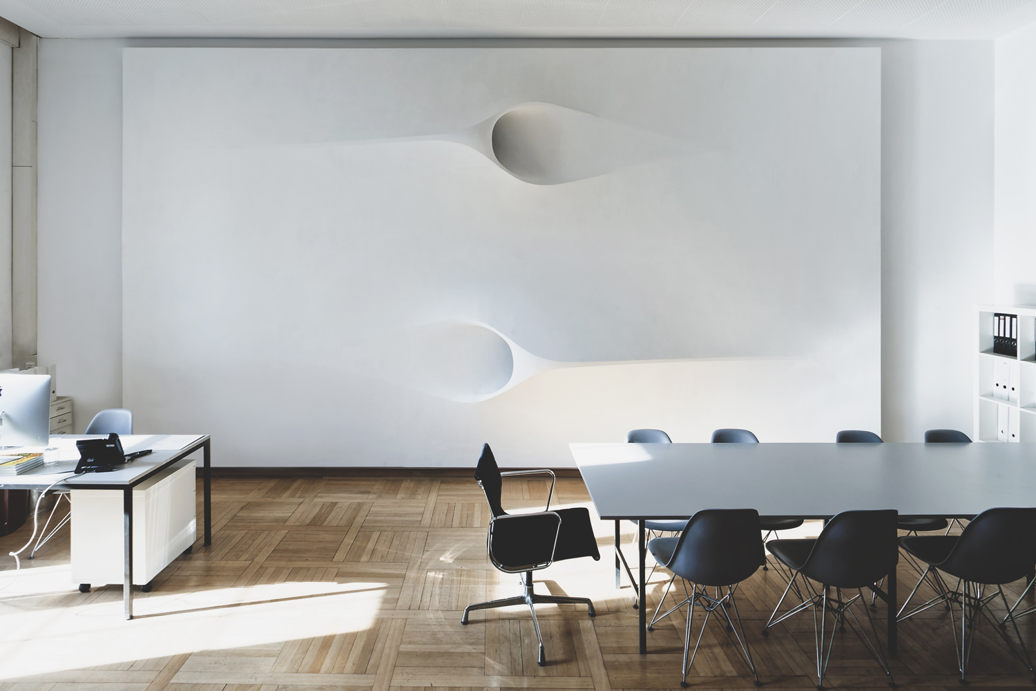 projector-ceiling-moh-architects-joerg-hugo-conferencetable3.jpg