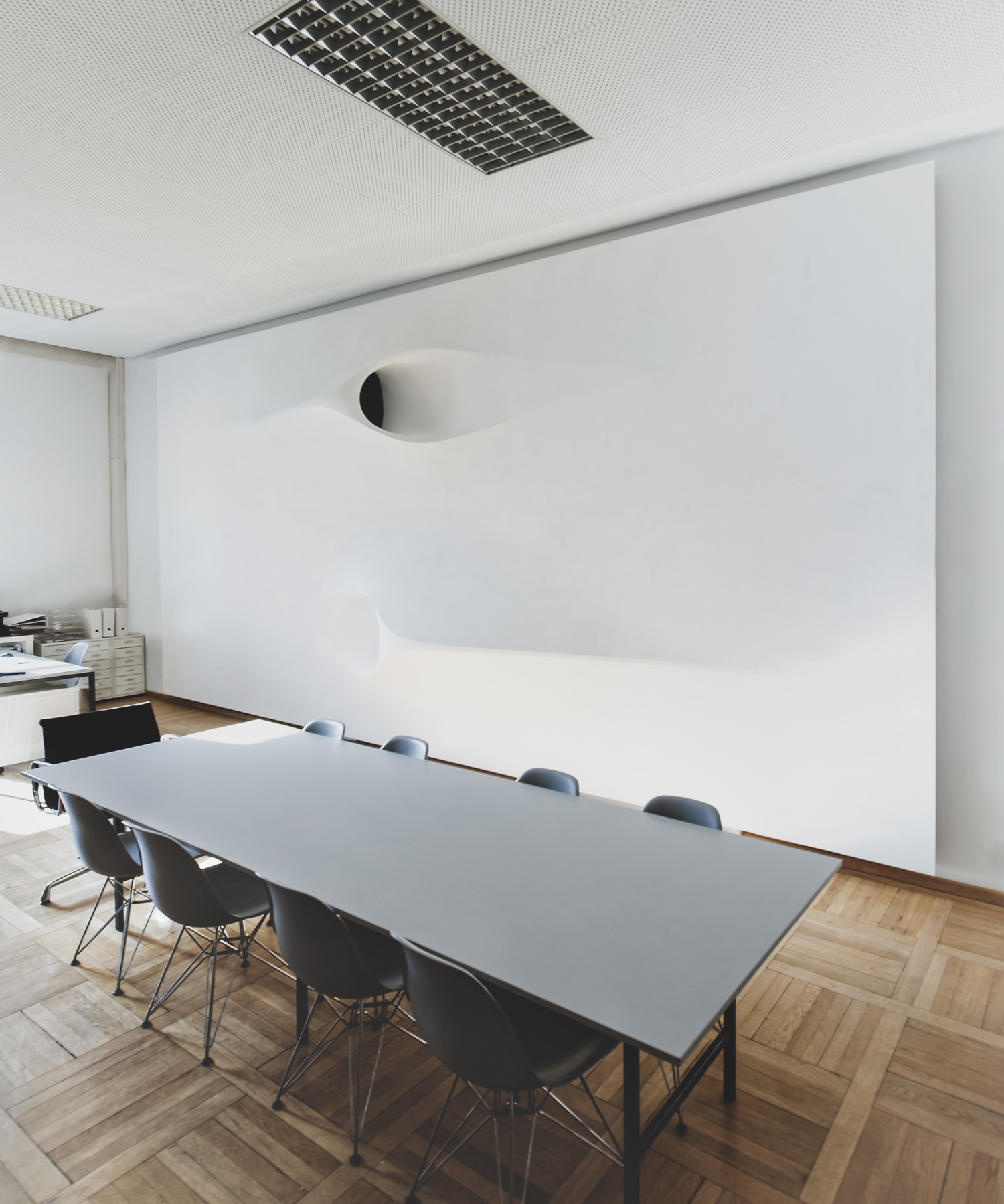 projector-ceiling-moh-architects-joerg-hugo-conferencetable2.jpg