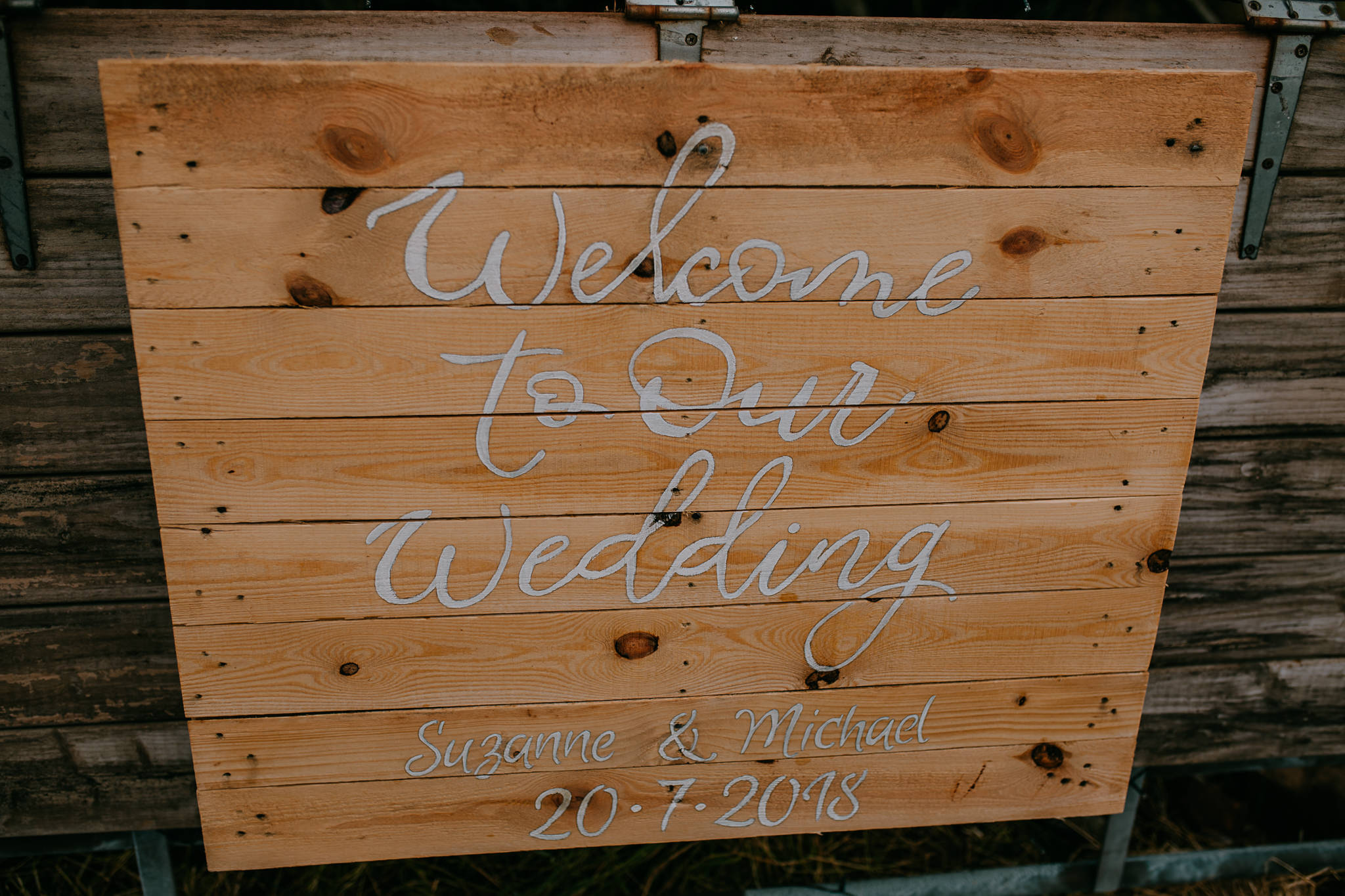  diy palette sign wedding outdoor 
