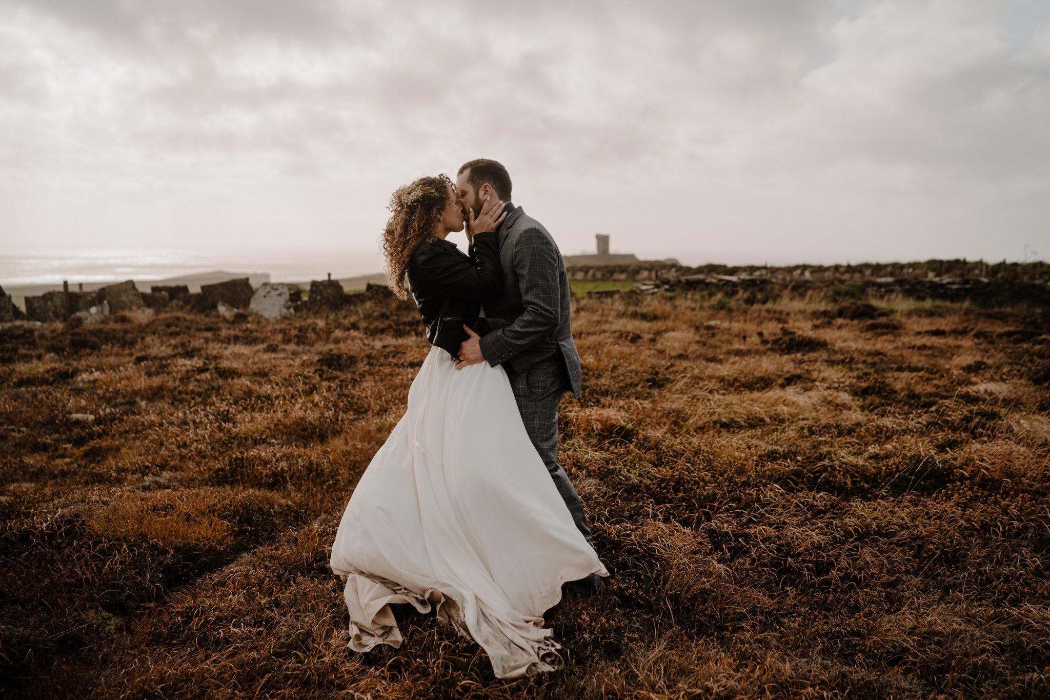 Ireland-elopement-photographer-Irish-elopements-cliffs-of-moher