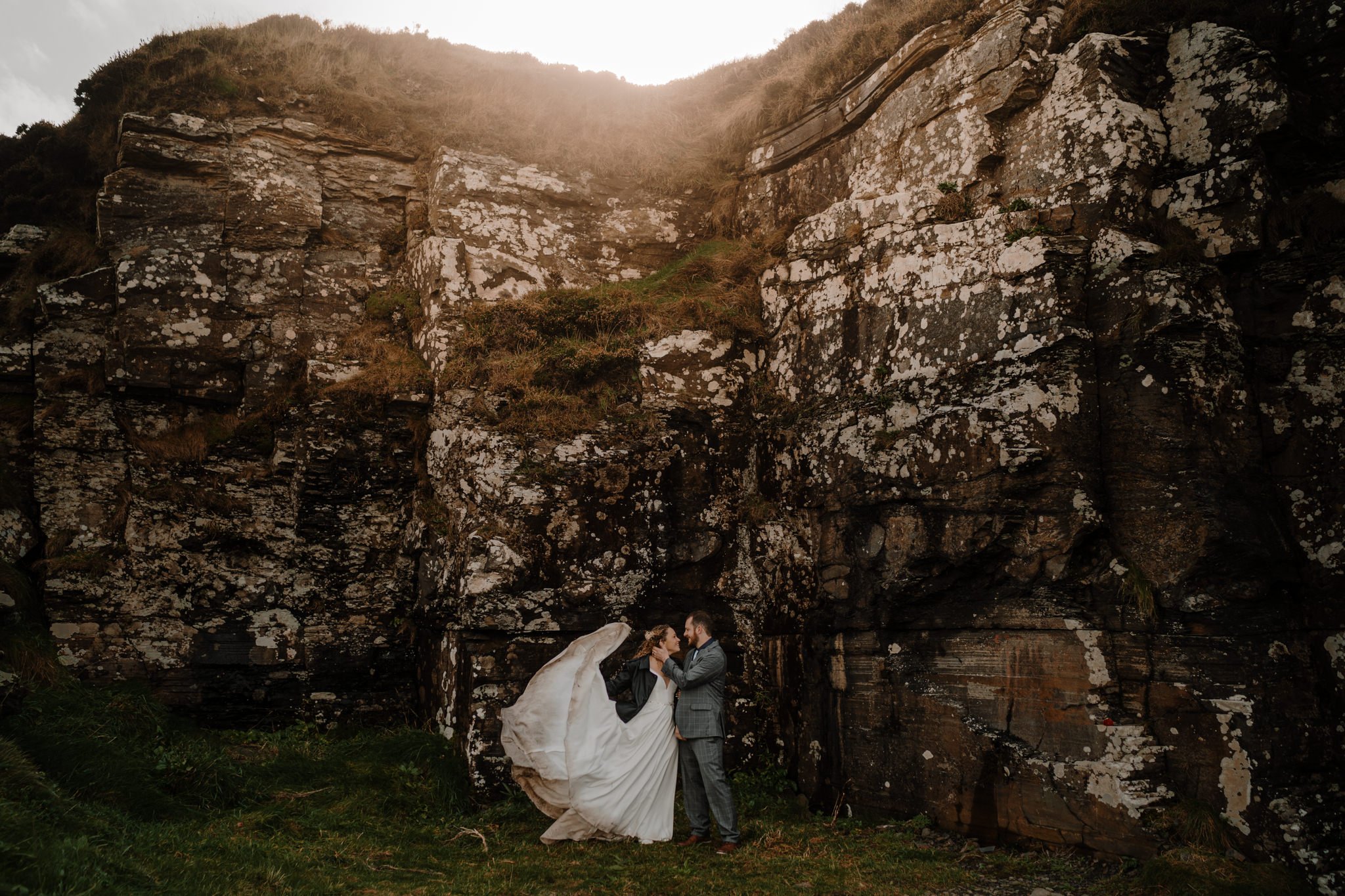 Ireland-elopement-photographer-Irish-elopements-cliffs-of-moher