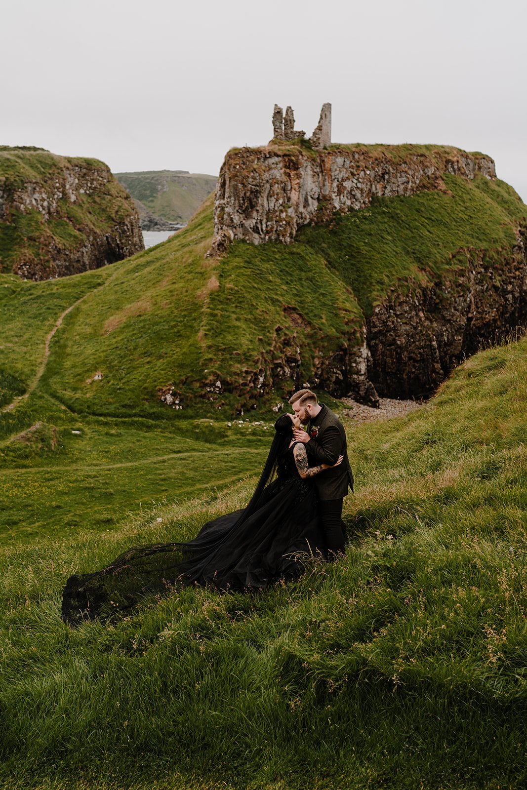 C+Q-Dunluce-castle-elopement-379.jpg