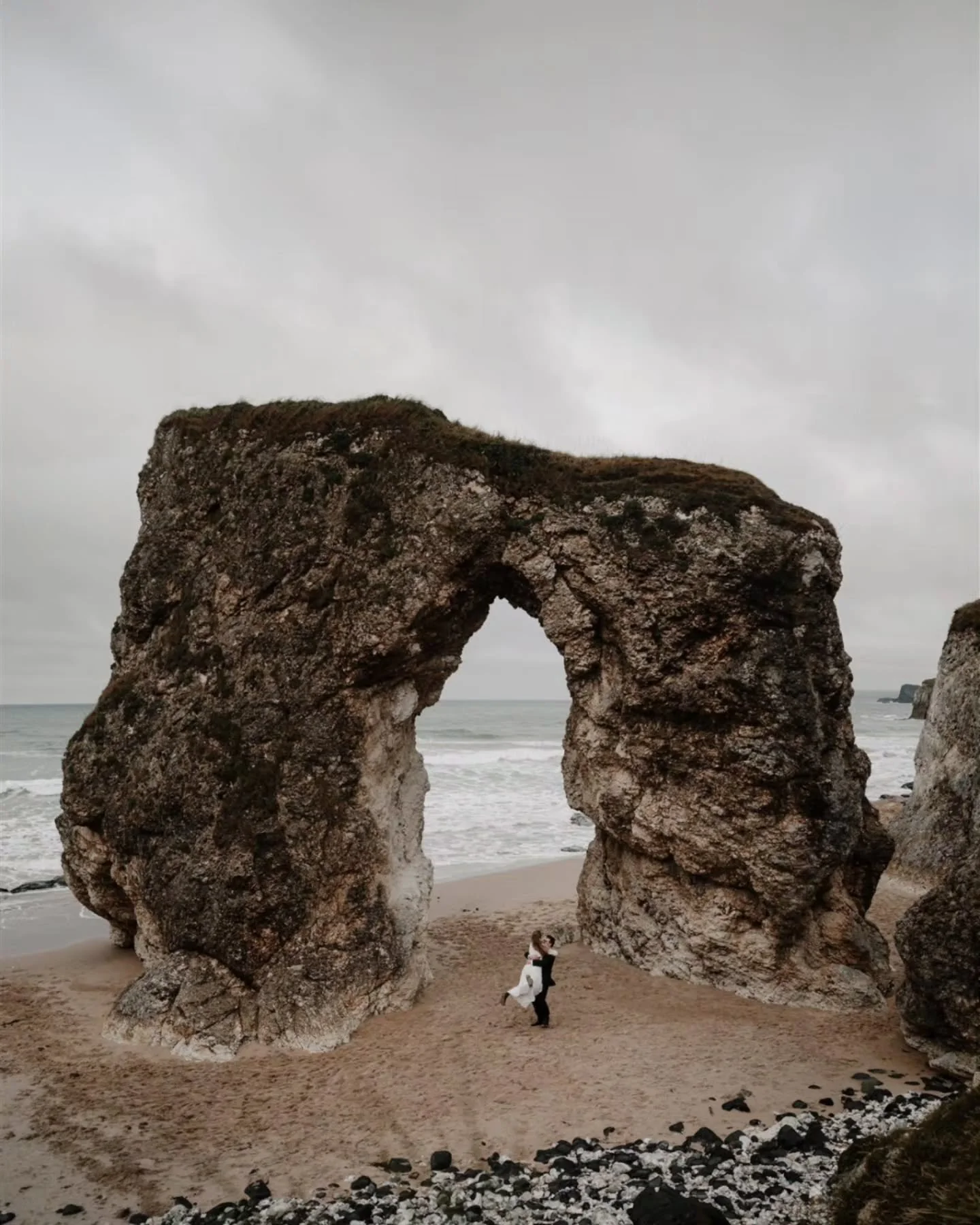 It was freezing

The wind tried to steal half the vows.

At one point we were running against the incoming tide, timing our steps between waves.

And honestly? It was so perfect. Not because it was comfortable. But because it was theirs.

Ireland in 