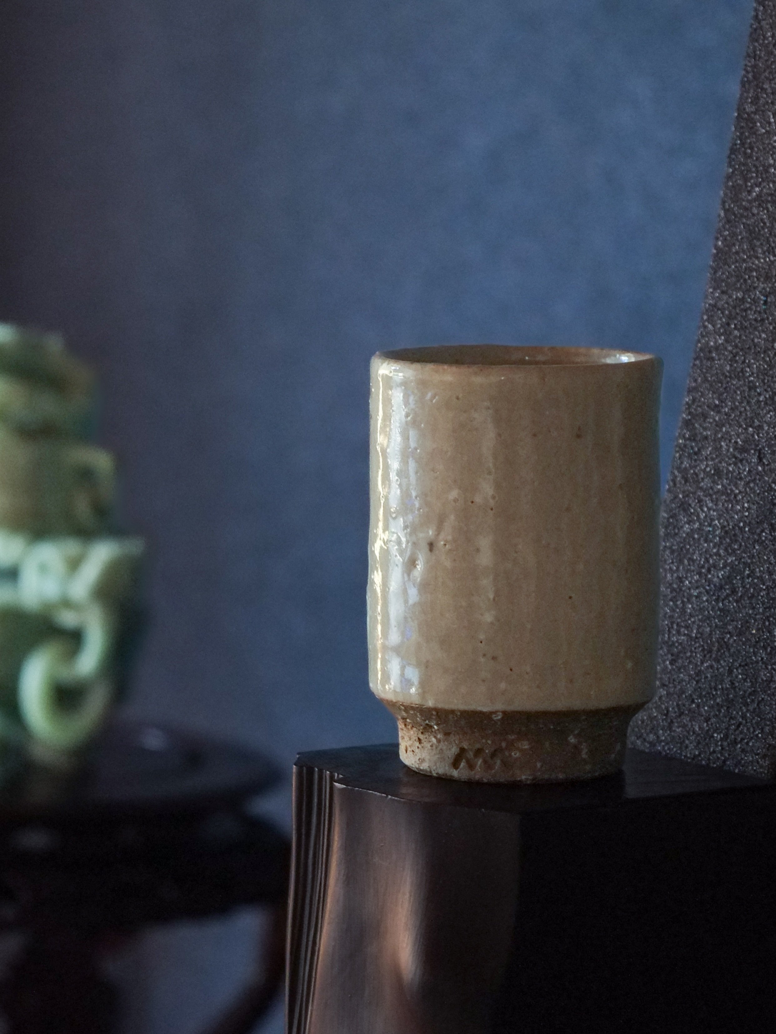 Introducing our latest Iga-yaki cup, handcrafted in the historic pottery region of Iga, Mie Prefecture. Finished in a subtle, sophisticated grey glaze, this piece embodies the understated beauty of traditional Japanese ceramics.

The interplay betwee