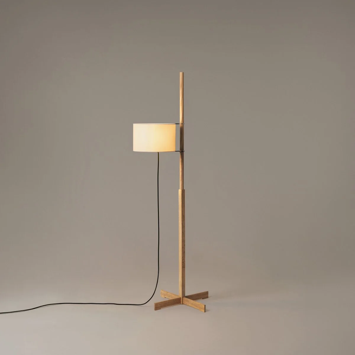 TMM-Roble-cartulina-beige-ON-EnricBadrinas-2020-RET-R26-2-x2400-1200x1200.jpg