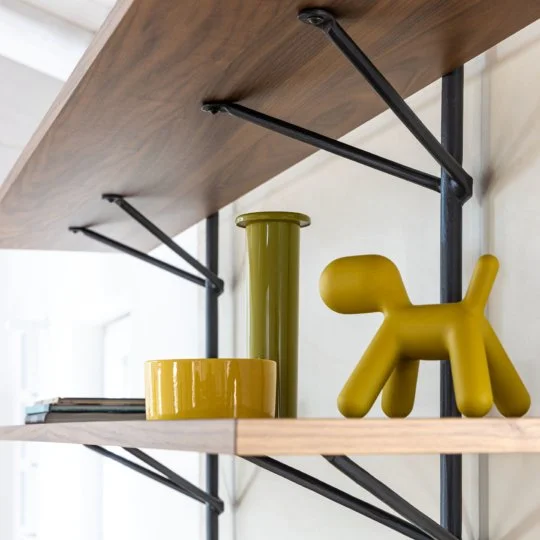 Magis_officina_shelving_ambient_LB200140_detail_walnut_anthracite_01-540x540.jpg