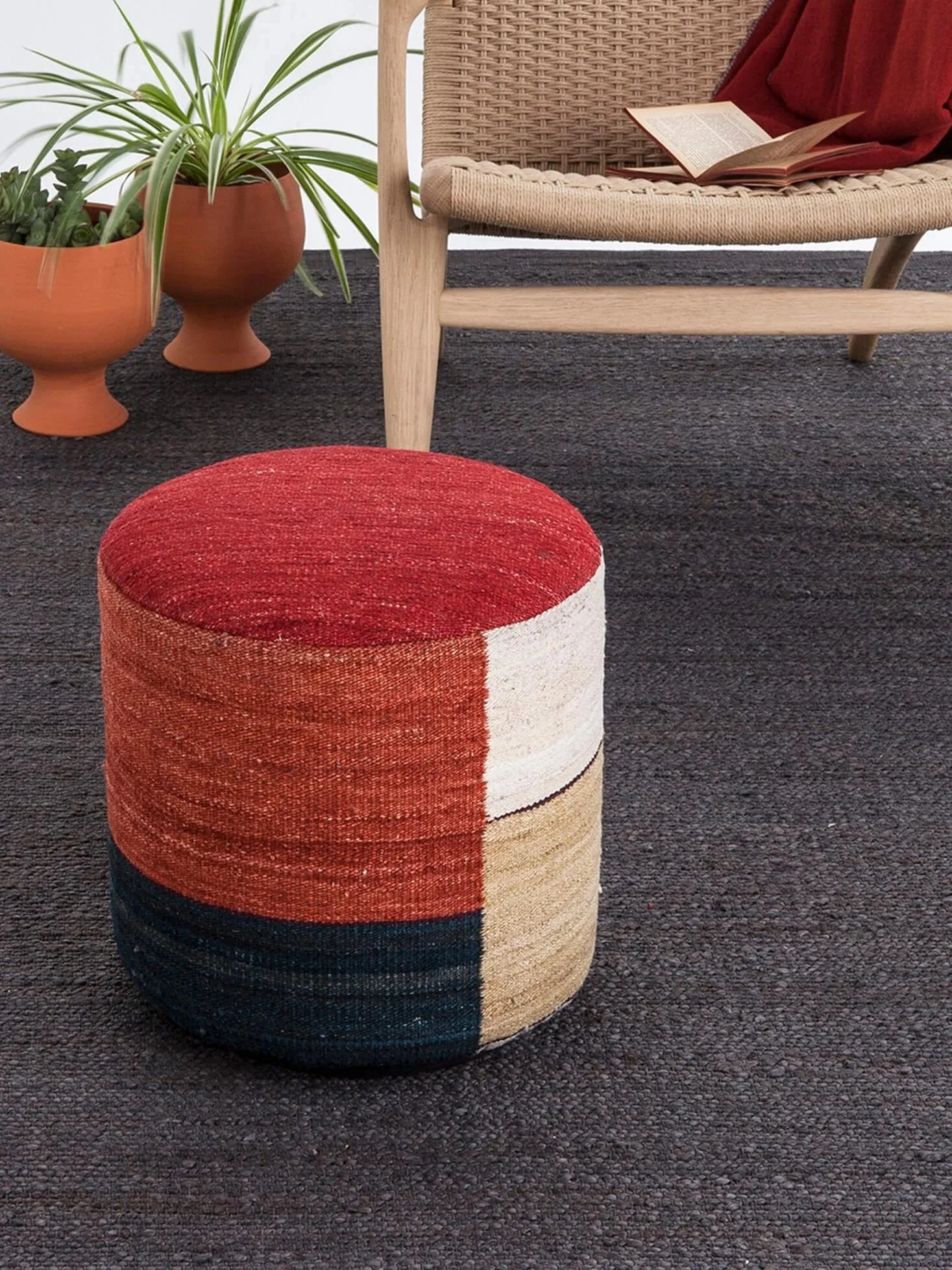 nanimarquina_rug_Kilim_pouf_marcos_catalan_00001.jpg